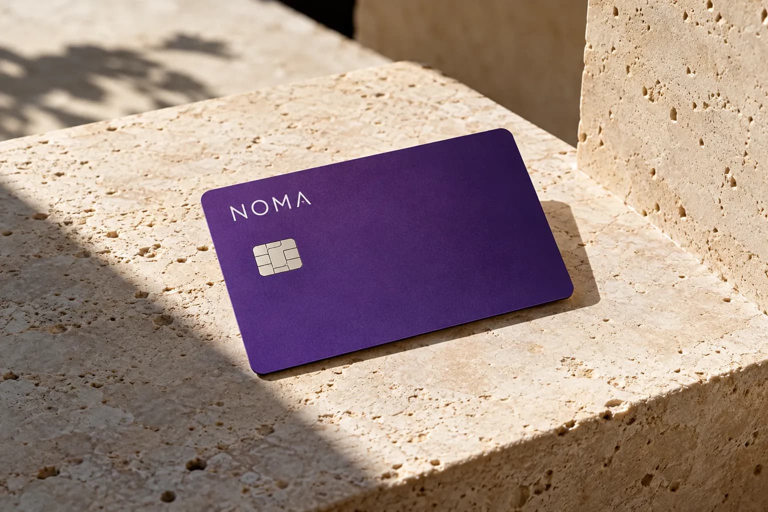 Tarjeta de pago NOMA, una marca fintech ilustrativa
