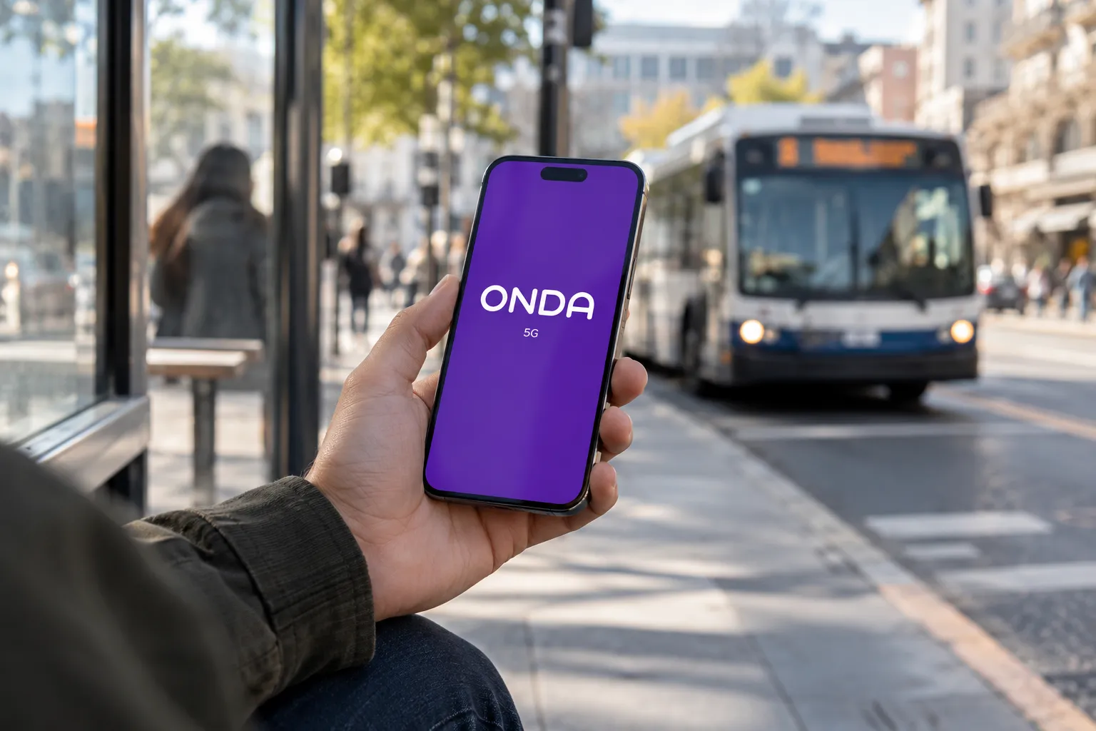 Teléfono ONDA en la ciudad, una marca de telecomunicaciones ilustrativa
